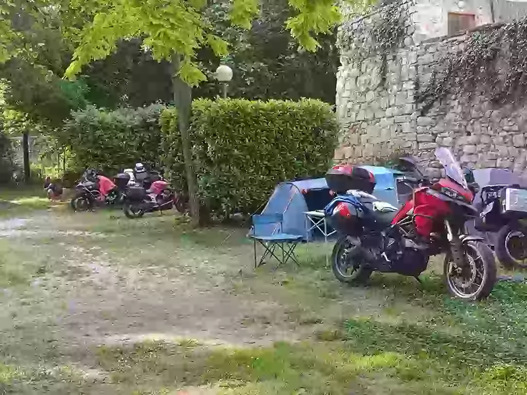 accueil motard emplacements camping alet les bains